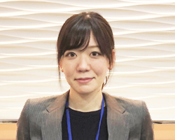 小野愛奈先生